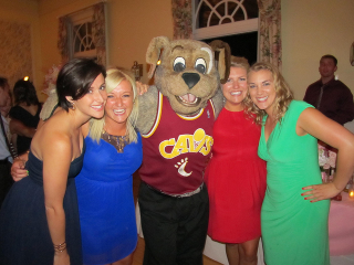 Illustration for article titled NBA Mascot Attends Wedding, Is Life Of The Party